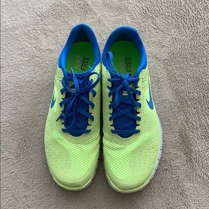 NIKE Women’s Free 4.0 V2 Sneakers
